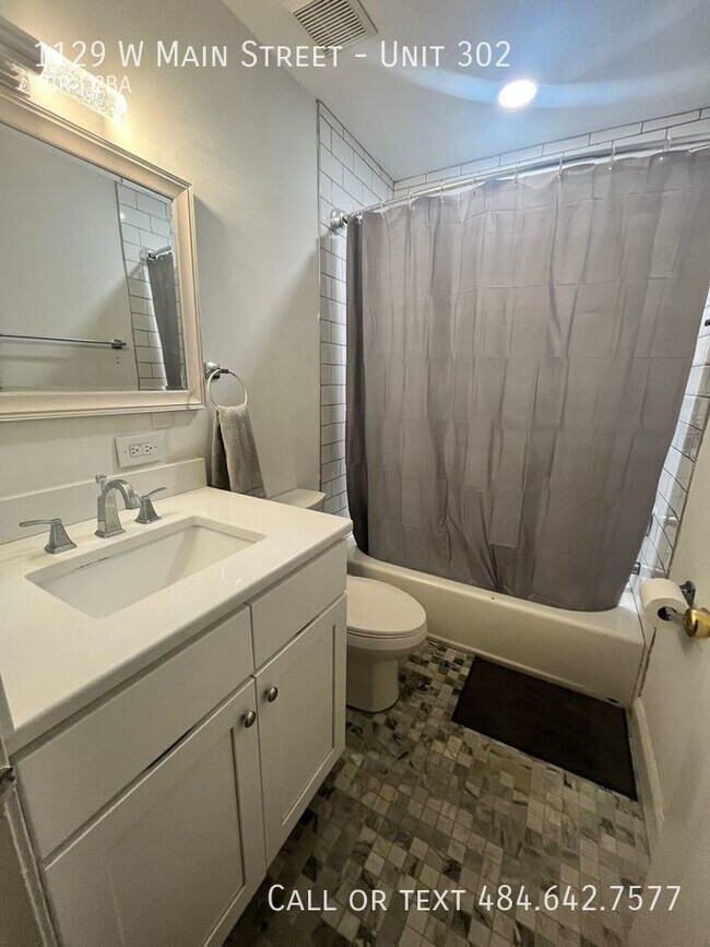 Building Photo - Renovated 3-Bedroom Apartment with Private...