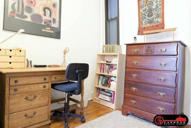 Building Photo - 522 E 85th St