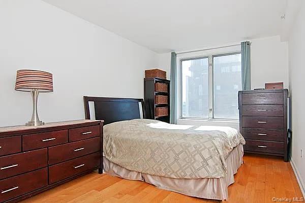 Building Photo - 13-11 Jackson Ave