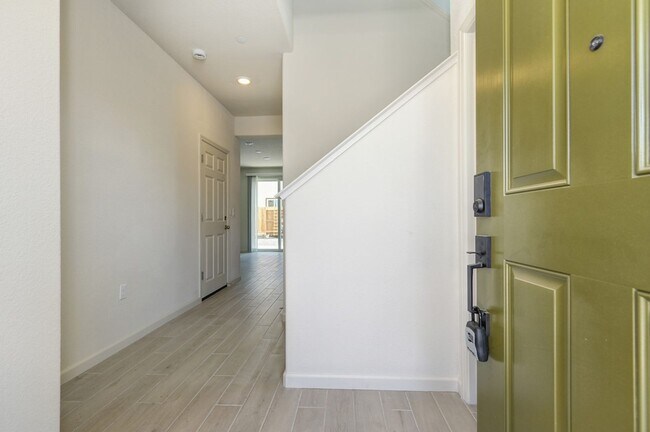 Foto del edificio - Brand New SOLAR Home in West Rosevile