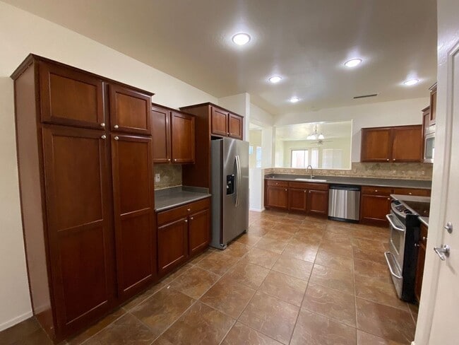 Building Photo - Available Now For Move In! Beautiful 4Bed/...