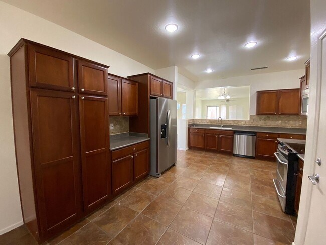 Foto del edificio - Available Now For Move In! Beautiful 4Bed/...