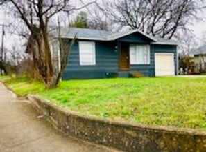 Building Photo - Cozy Home Only 10 Mins from Downtown San Antonio
