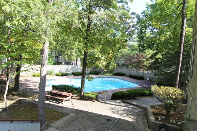 Foto del edificio - 6 Lyle Ct
