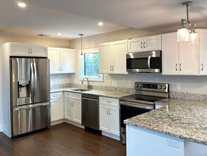 Building Photo - 20 Mechanic St