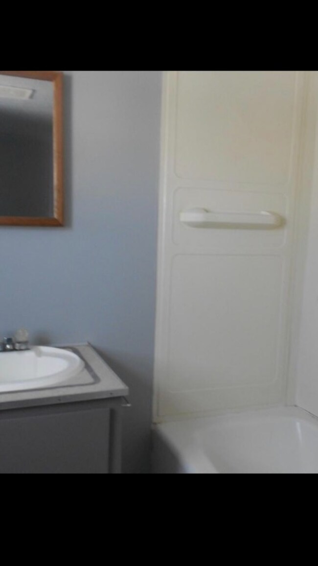 Foto del edificio - 640 E Pleasant St