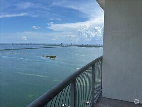 Building Photo - 1750 N Bayshore Dr