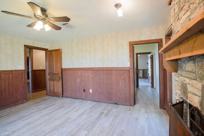 Foto del edificio - "Spacious 3-Bed, 3-Bath Martindale Gem with Elegant Granite Touches – 3,240 Sq Ft of Comfort!"