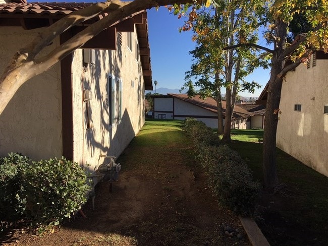 Building Photo - 5083 Los Olivos Way