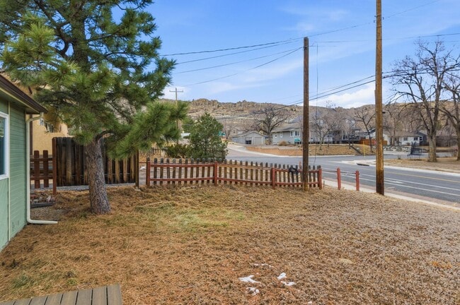 Building Photo - 2525 Broadway St