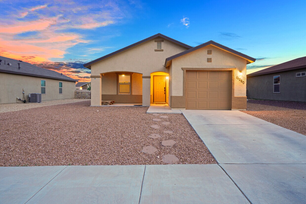 Primary Photo - 14260 Desierto Lindo Ave