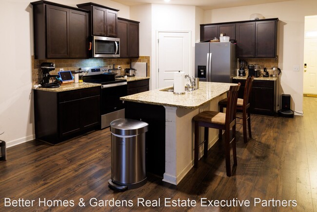 Building Photo - 6 br, 4 bath House - 3045 Pepperhill Drive