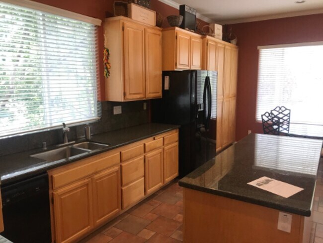 Foto del edificio - 5802 Owls Nest Dr