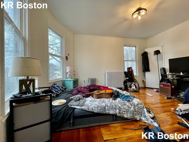 Foto del edificio - Allston 6 Bed - In Unit Laundry