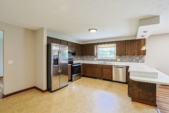 Foto del edificio - 8047 Bethany Rd