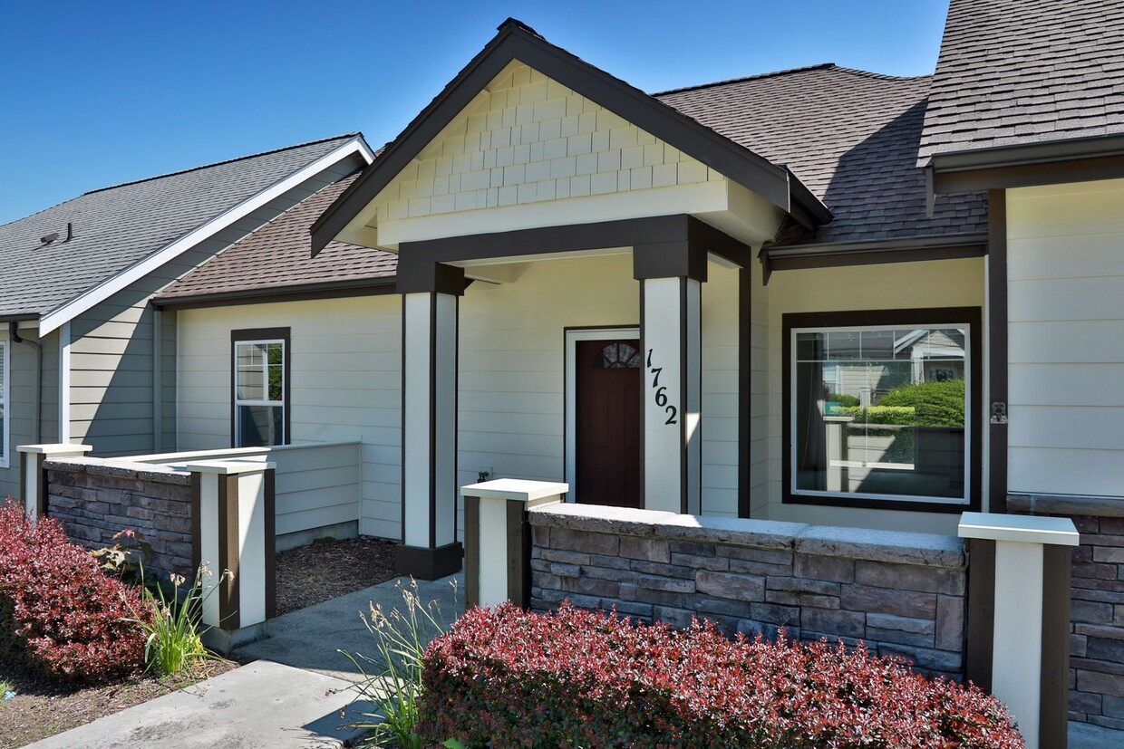 Primary Photo - Lovely Maple Ridge Home In 55 Plus Community!