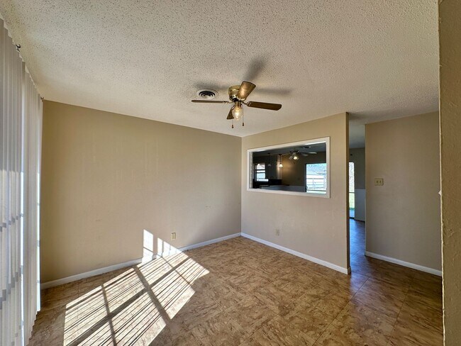 Foto del edificio - Viewable Now!