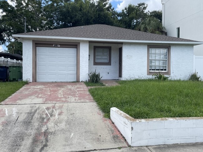 Photo - 2214 E Columbus Dr House