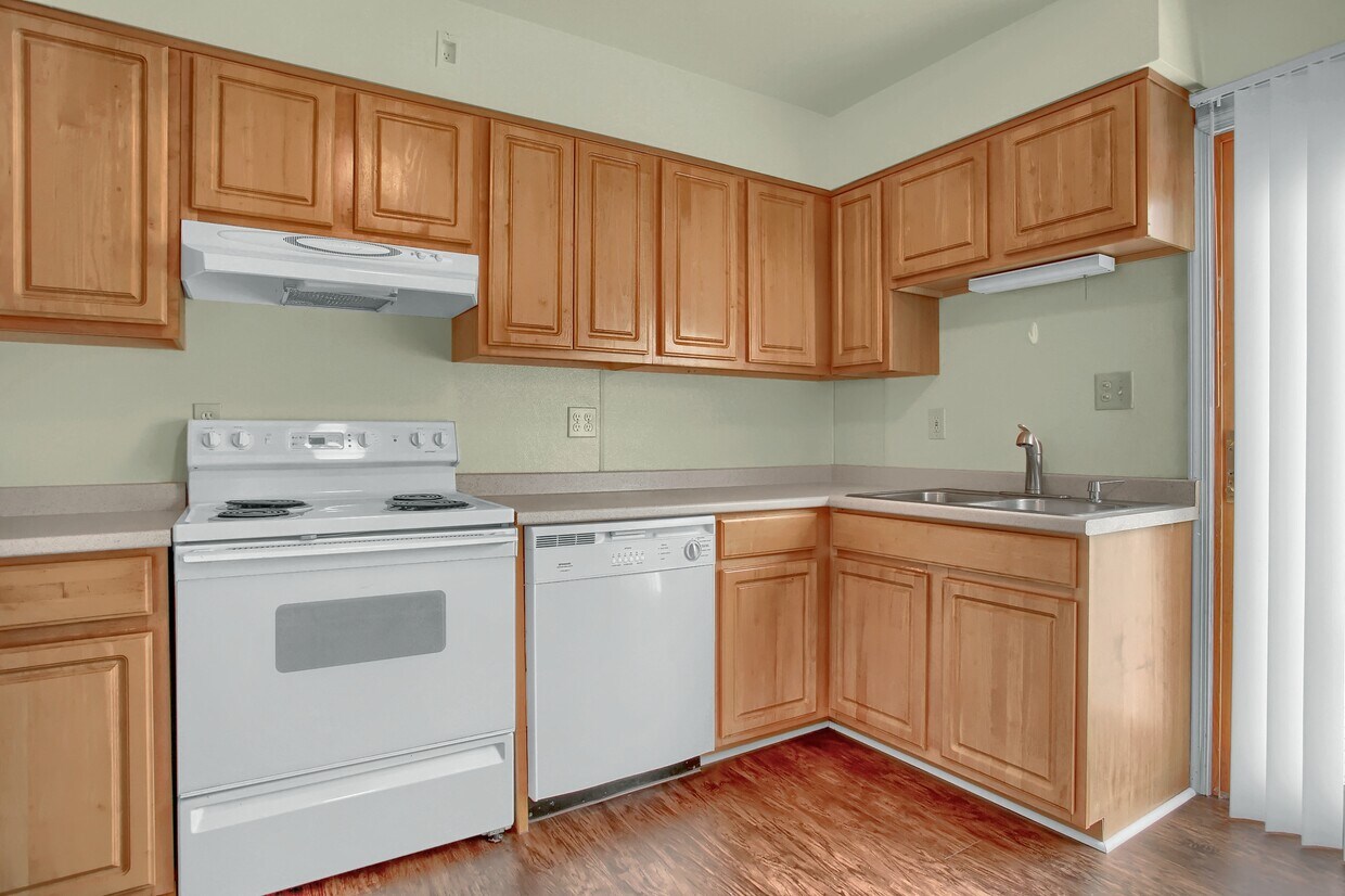 Primary Photo - 443 Linden St