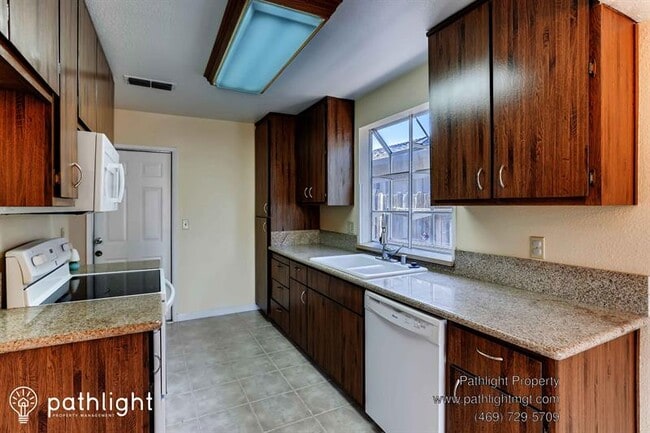 Building Photo - 4417 Tallyho Drive