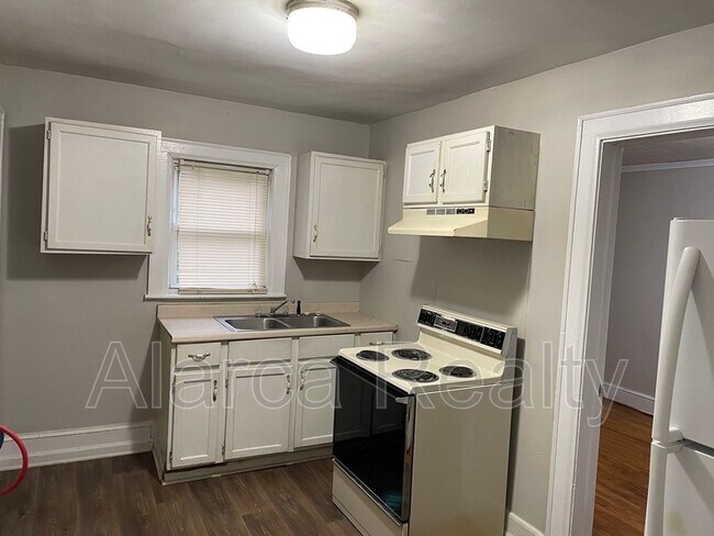 Foto del edificio - 2931 Rush Ave