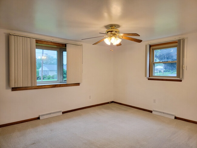 Foto del edificio - 902 Maple Ln