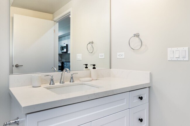 Interior Photo - The Baxter