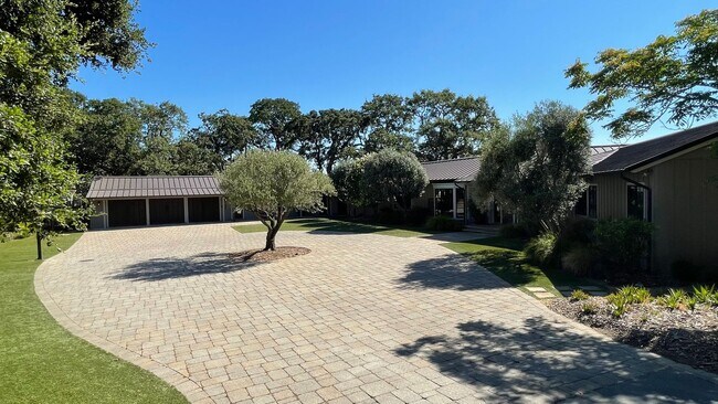 Building Photo - Coming Soon! Stunning Ranch-Style Oasis in...