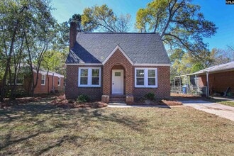 Building Photo - 743 Pembroke Ave