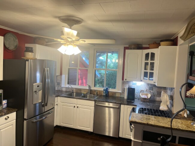 Foto del edificio - 22985 High Ridge Rd