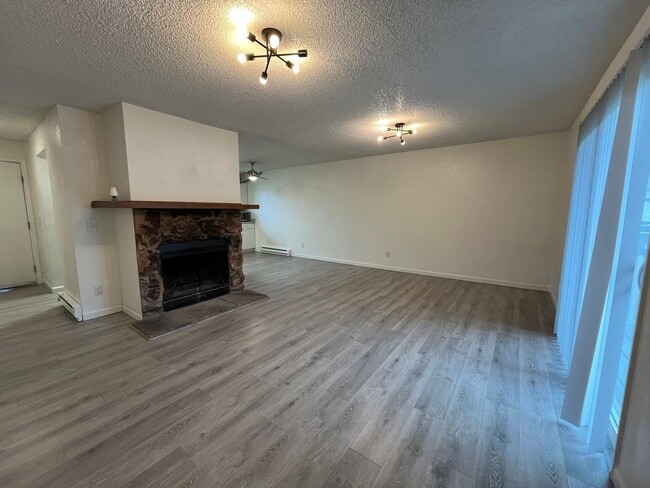 Building Photo - Stunning Two Bedroom home in East Anchorage