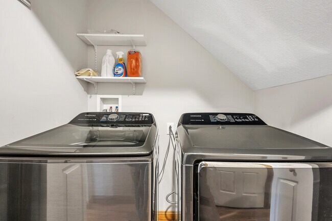 Building Photo - 460 Vine St