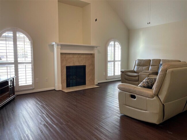 Foto del edificio - 6535 Bastrop Trl