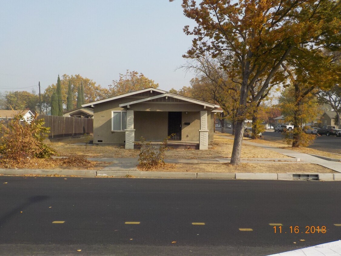 Primary Photo - Charming Downtown House