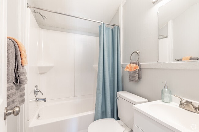 2BR, 1BA - Park Northside Apartments