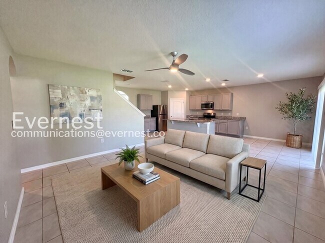 Building Photo - Limited Time Special Offer / 5 Bed/3 Bath Home with Garage / Pet-Friendly / Vouchers Accepted / A...