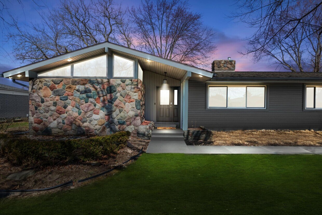 Foto principal - 16615 Walcliff Dr