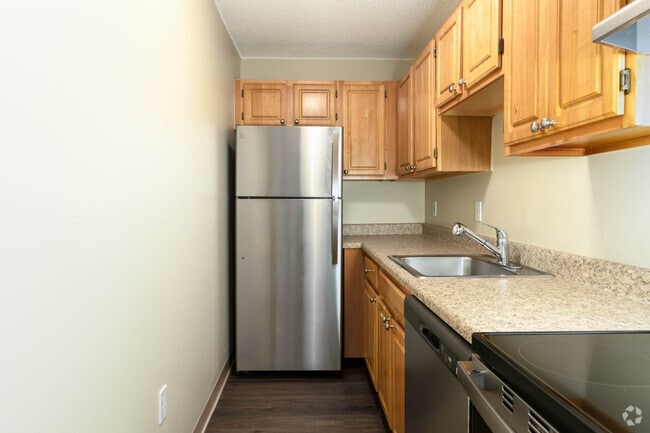 1BR, 1BA - 684SF - Kitchen - Mill Pond Village