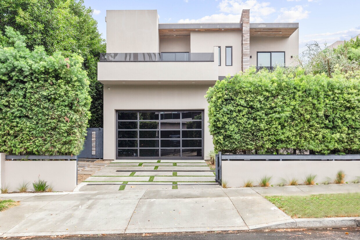 Foto principal - 849 N Curson Ave