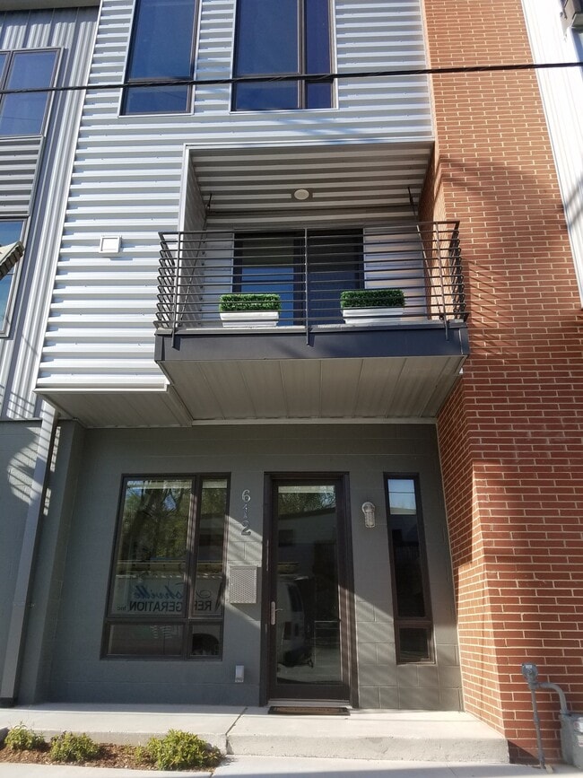 Building Photo - 612 Merritt Ave