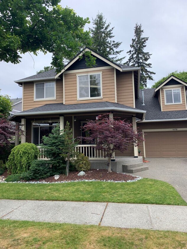 Foto principal - 4 Bed, Private Oasis Backyard, DuPont Home