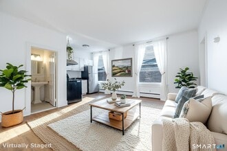 Building Photo - 406 Main St