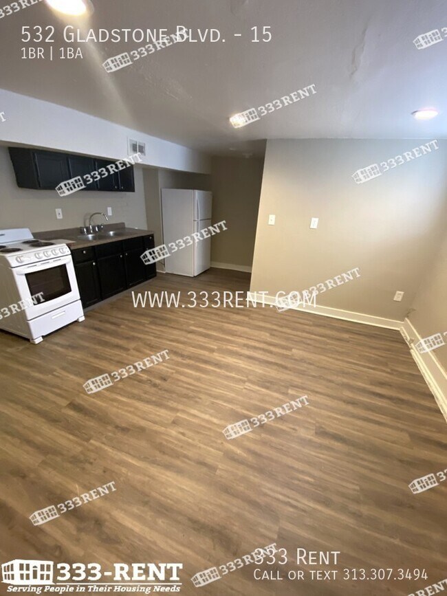 Foto del edificio - Carpeted rooms throughout and close to bus...