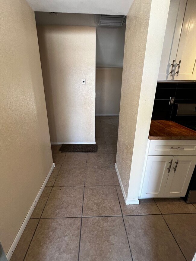 Foto del edificio - Updated 3-Bed Home Near Base & Joshua Tree...