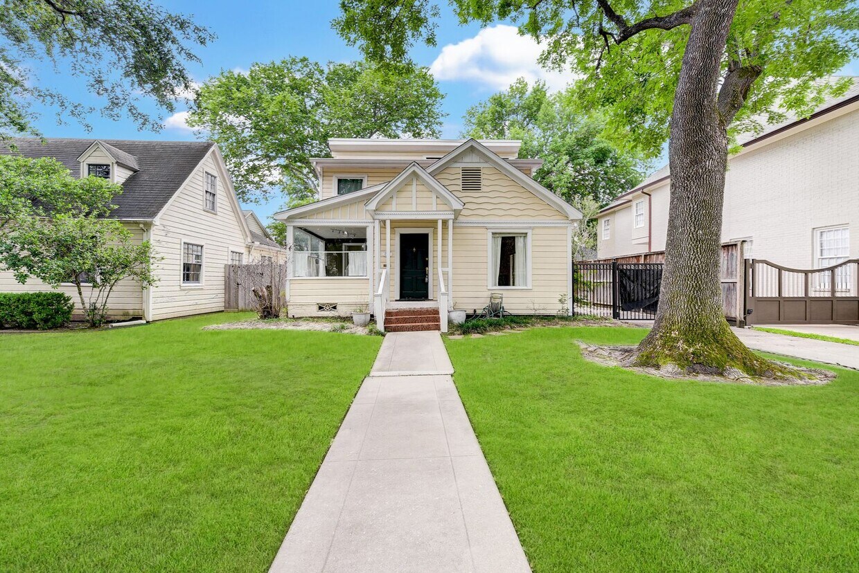 Primary Photo - Charming residence nestled near Rice Village