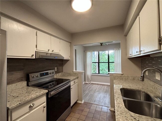 Building Photo - 1319 Old Hammond Chase