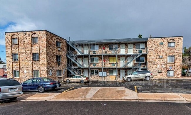 Building Photo - 1205 Yosemite St