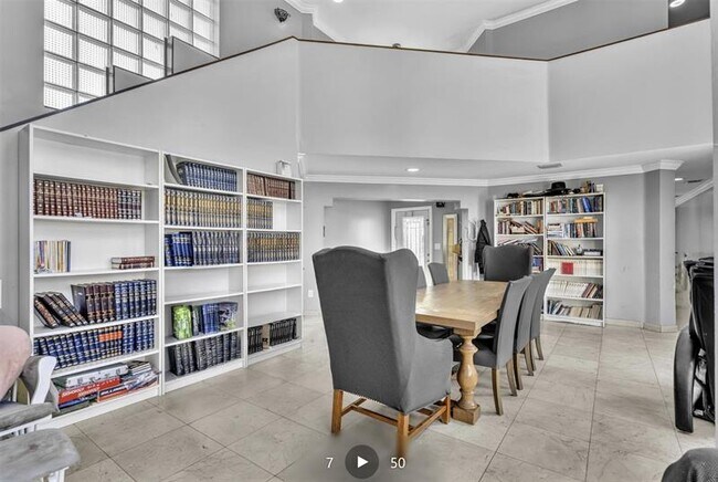 Foto del edificio - 20645 NE 25th Pl