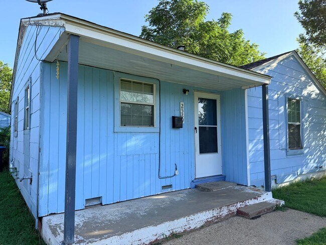 Foto del edificio - Charming Updated Home with New Kitchen & HVAC