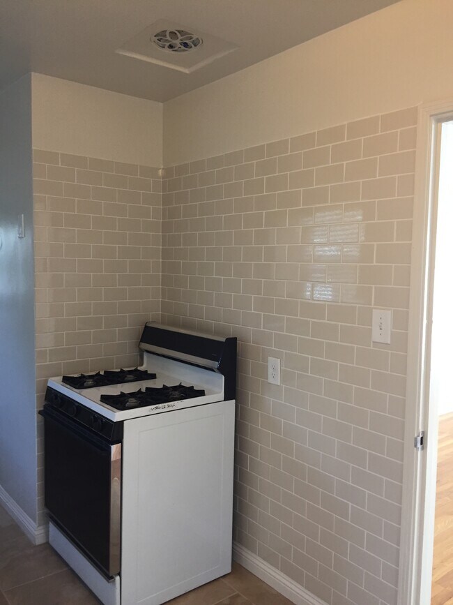 Building Photo - 2633 Encina St